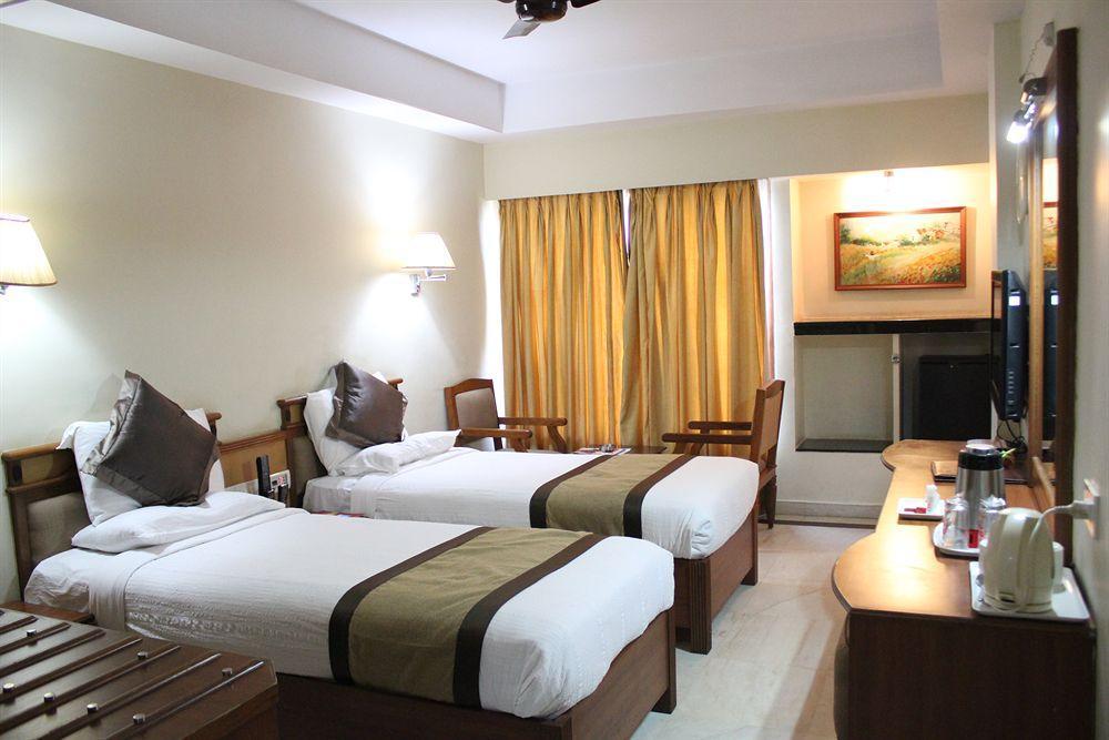 Hotel Daspalla Visakhapatnam Bagian luar foto