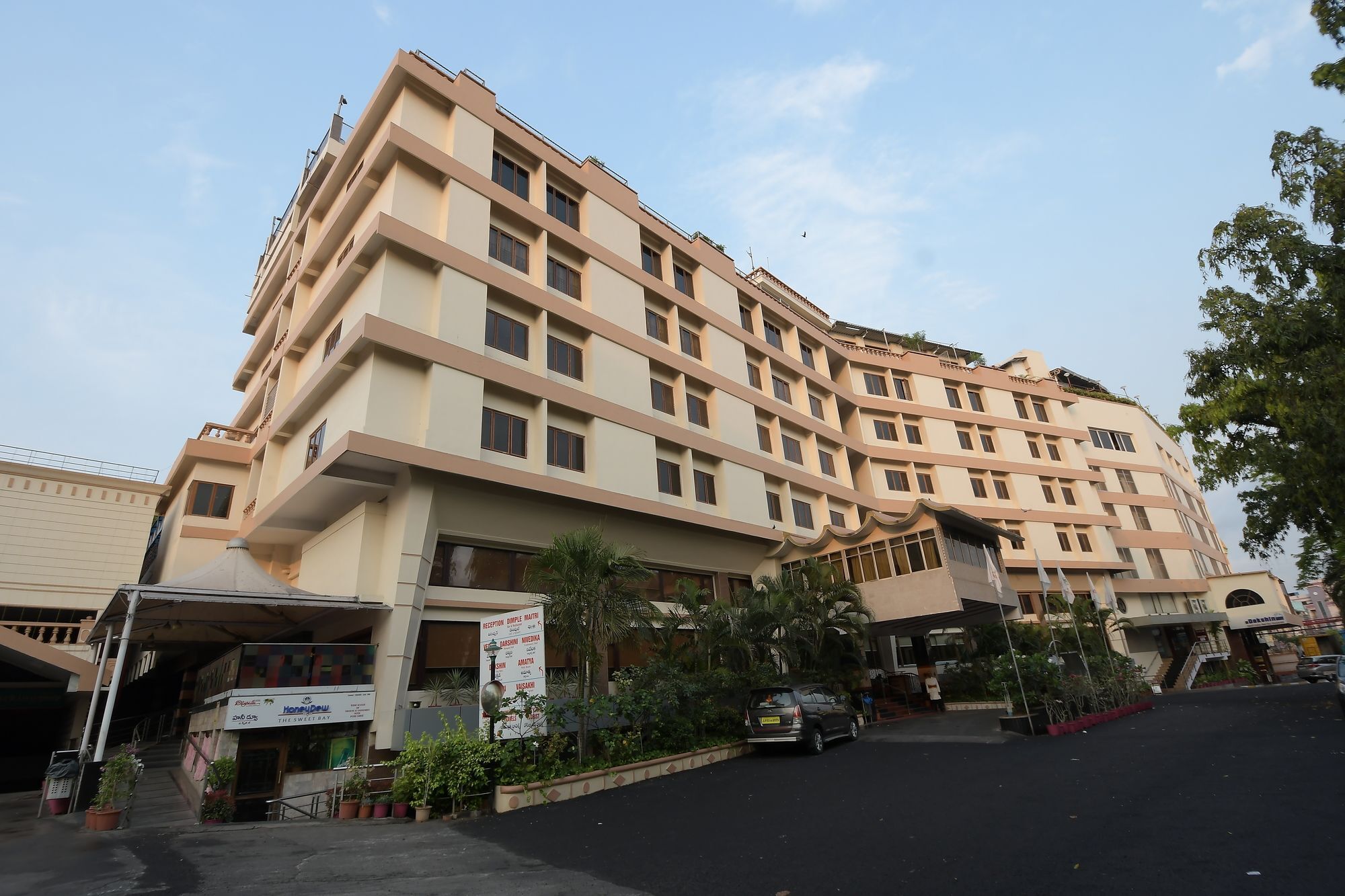 Hotel Daspalla Visakhapatnam Bagian luar foto
